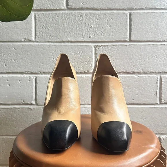 CHANEL Beige Black Cap Toe Leather Pumps Classic CC Heels Size 40 - Picture 2 of 5